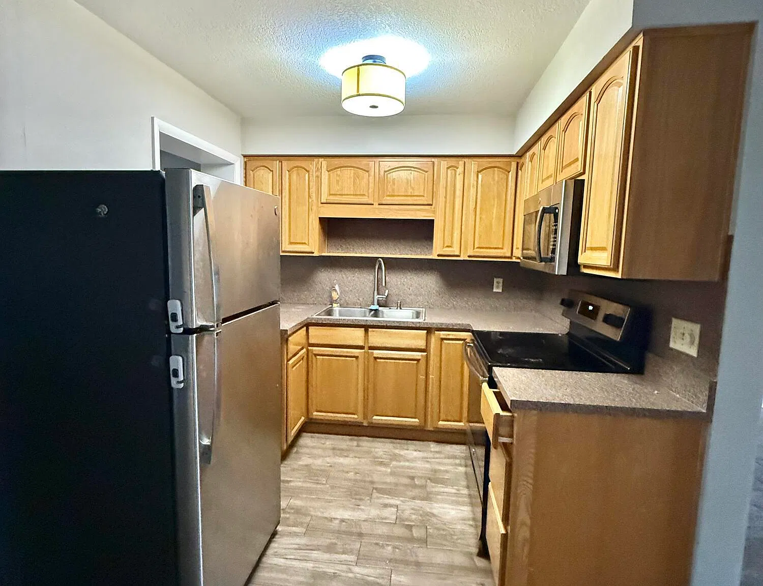 3 bed, 2.0 bath, 1278 sqft, $2,000 — Photo 4