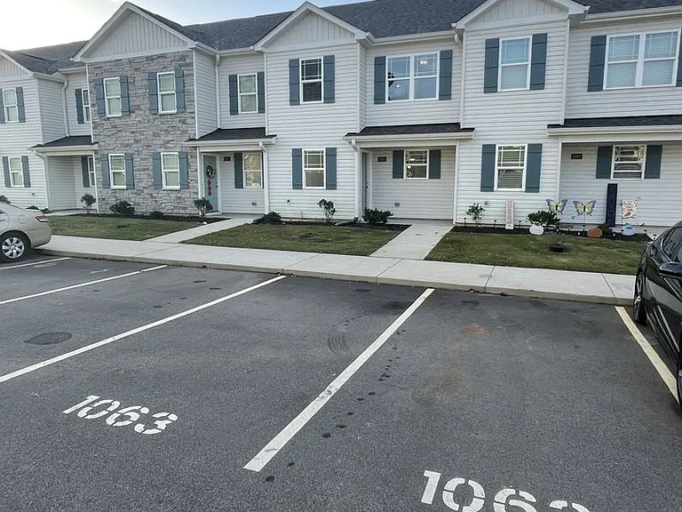 1063 Peony Ln — Photo 1