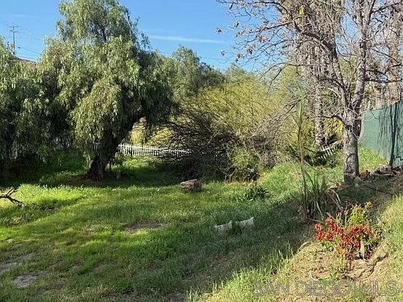 4th image of 23930 Elsinore Ln