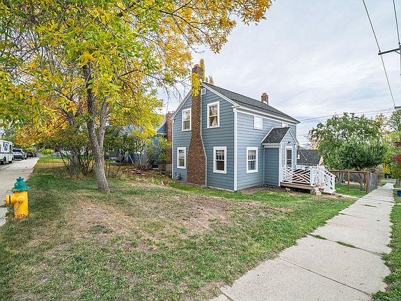 3rd image of 220 Adams St