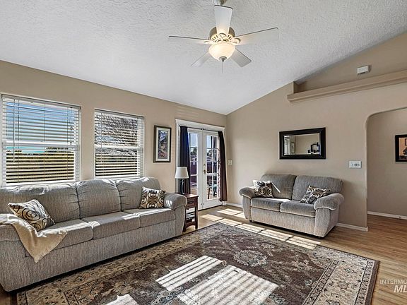 5th image of 1101 Lauren Ln