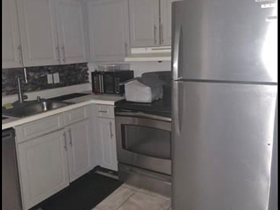4th image of 746 Wyman Ct