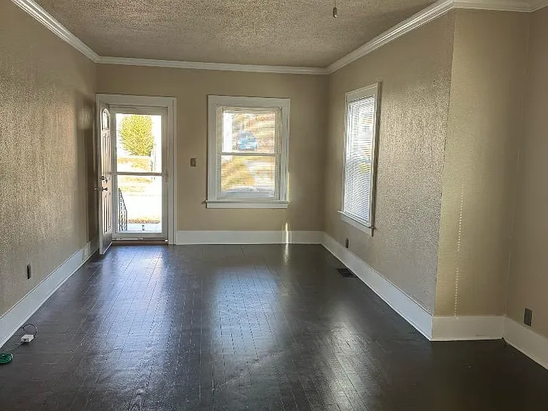 1507 Whitener St — Photo 3