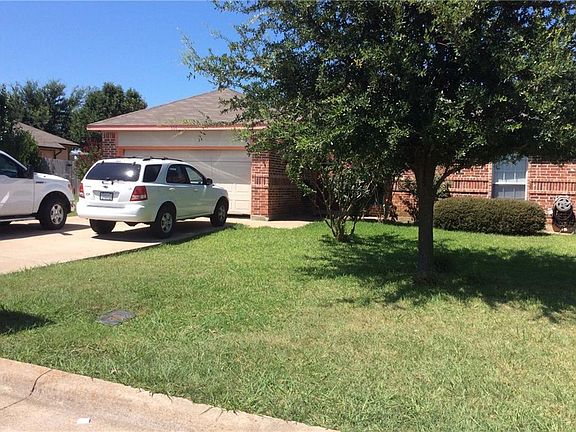 2nd image of 606 Bishop Dr