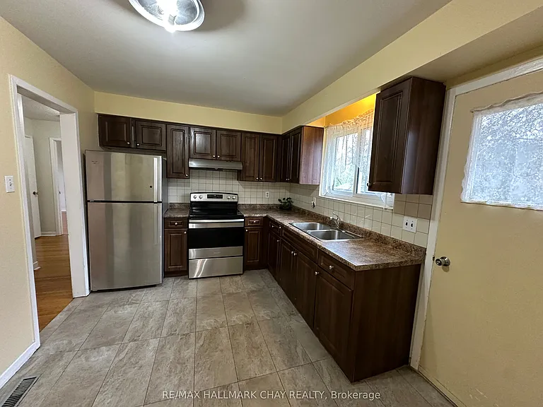 278 Pine Dr — Photo 4