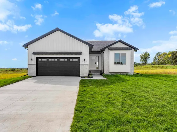 128 Paradise Blvd, Waterloo, IA 50701