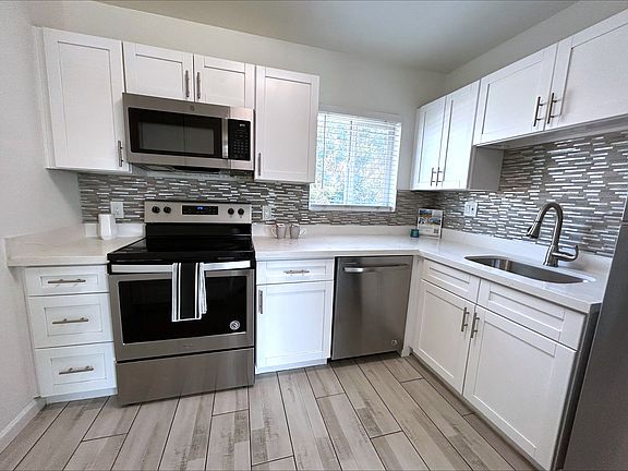 Great kitchen space with natural light in our 2 bed, 1 bath home.