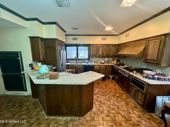 1710 Highway 82 W, Greenville, MS 38701