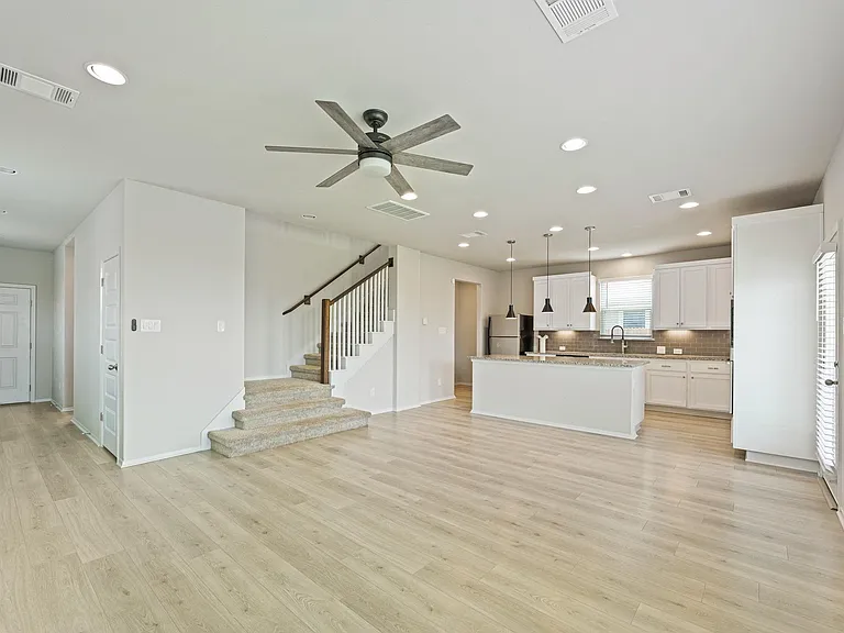 310 Rimrock Ct — Photo 6