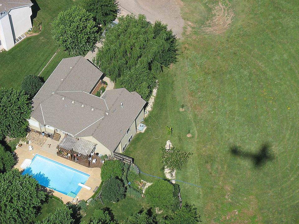 2nd image of 2114 N Loomis Dr