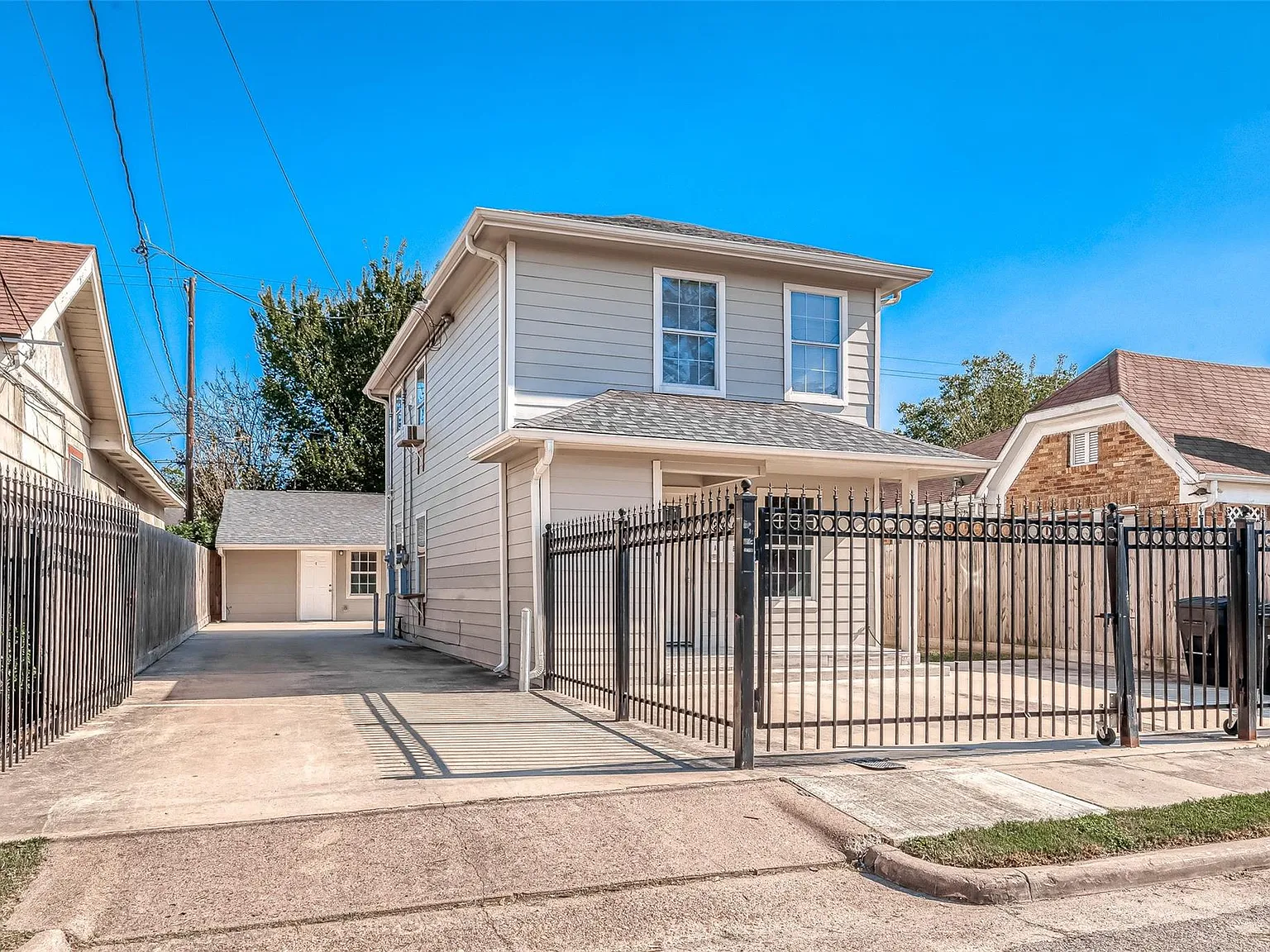 3 bed, 1.0 bath, 1757 sqft, $1,450 — Photo 3