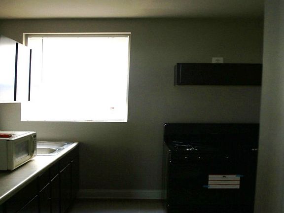 4th image of 7341 S Coles Ave