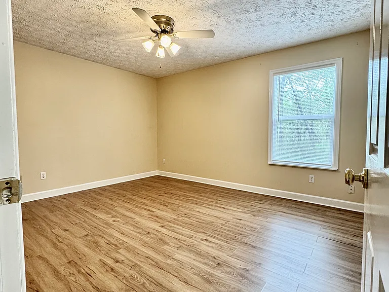 1420 Aldenwood Ln — Photo 10