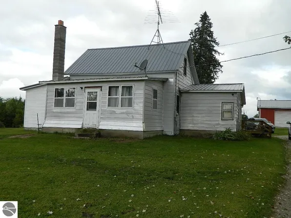 1816 Eisenhower Rd, Six Lakes, MI 48886