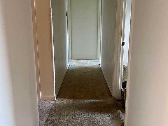 3rd image of 625 E Myrtle Ave