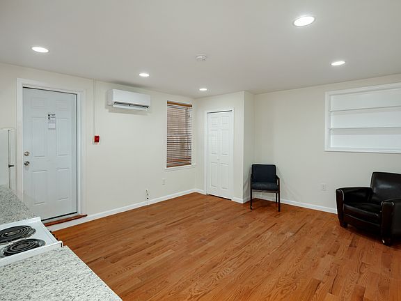 3rd image of 1333 Pine St APT 3R