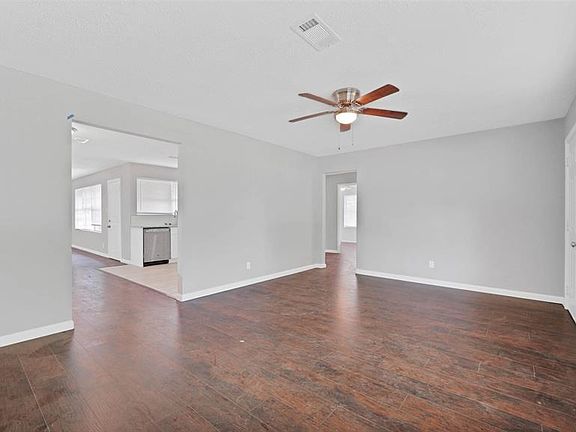 4th image of 122 W Riverwood Dr
