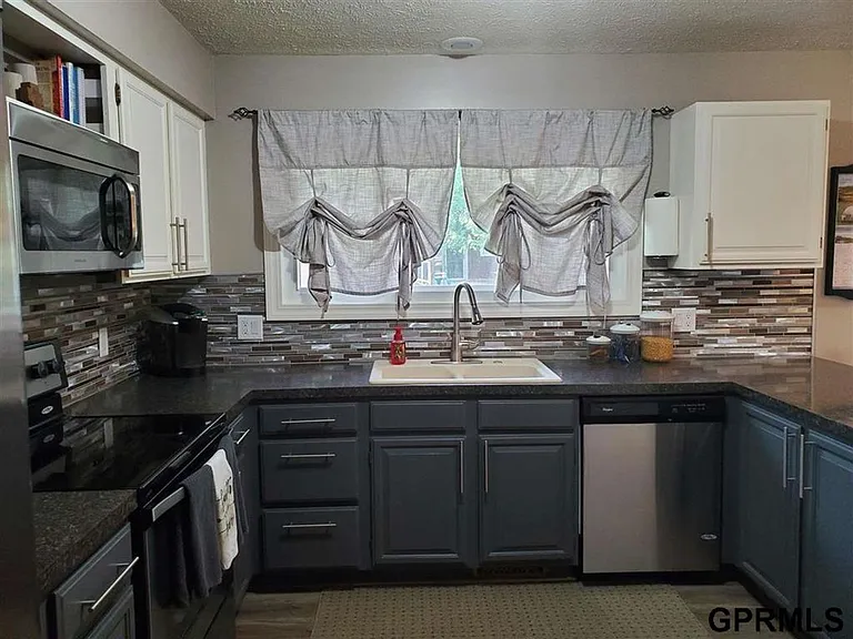 2201 Scarborough Dr — Photo 6
