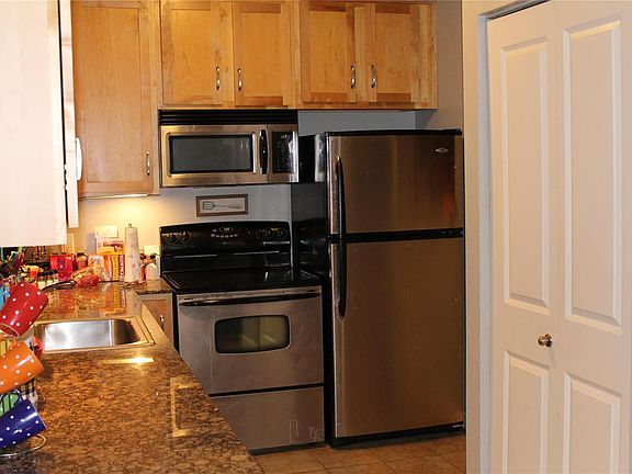 3rd image of 5630 Pershing Ave Unit 14