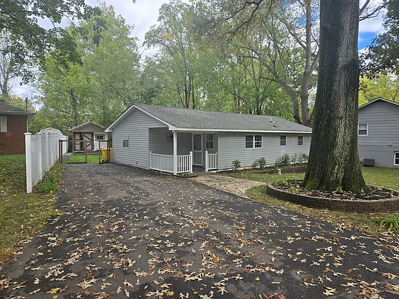 2nd image of 976 Waterview Dr