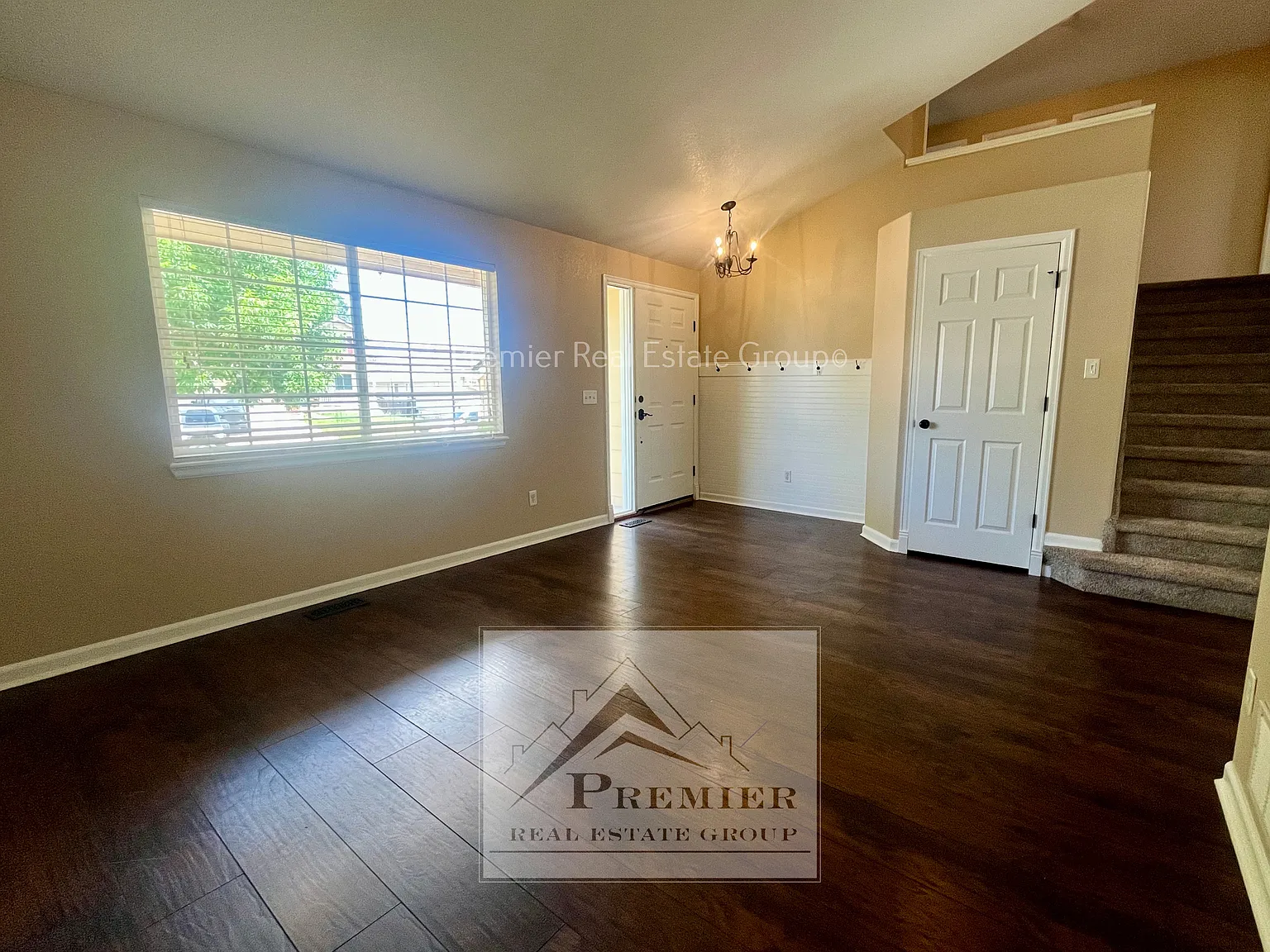 3 bed, 2.5 bath, 2040 sqft, $2,135 — Photo 3