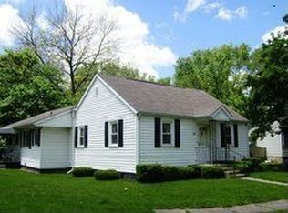 360 S 4th St, Zionsville, IN 46077