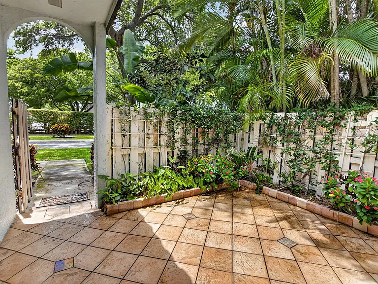 22270 Pineapple Walk Dr — Photo 2