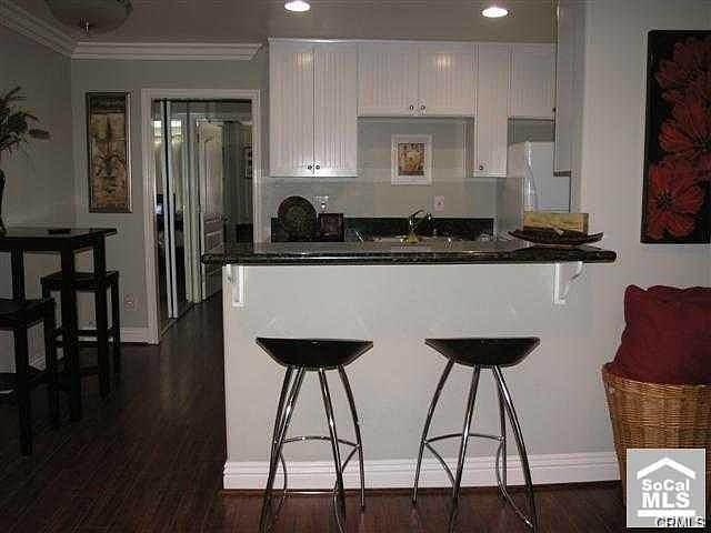 Open airy modern kitchen with dishwasher, built-in microwave. Rich granite counters.
