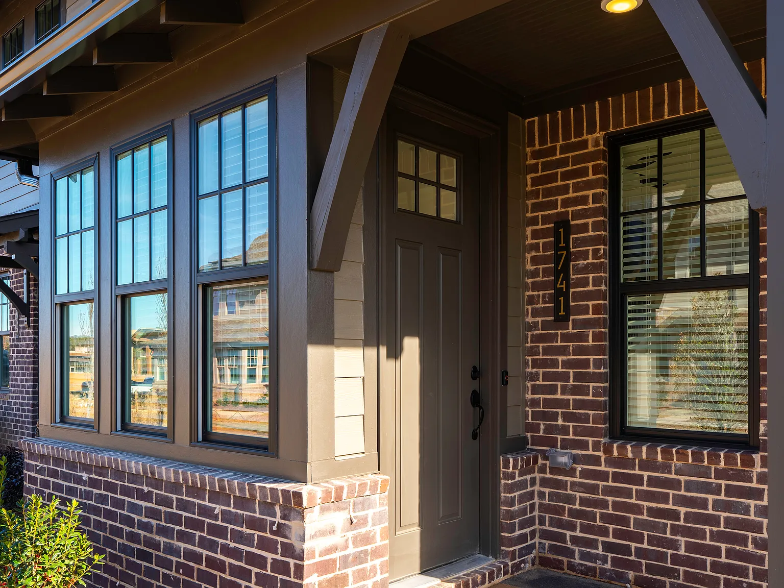 3 bed, 3.5 bath, 1636 sqft, $3,200 — Photo 3