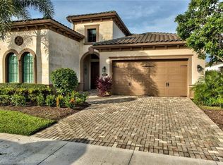9301 Woodhurst Dr, Naples, FL 34120