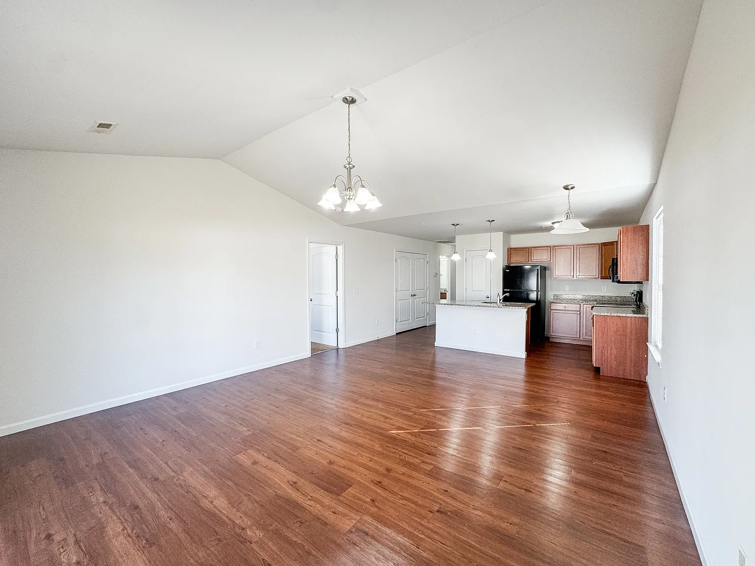 3 bed, 1404 sqft, $1,545 — Photo 3