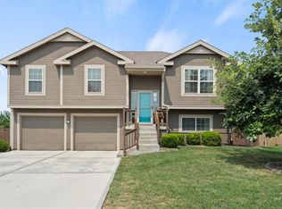 710 S Sunset Ln, Raymore, MO 64083