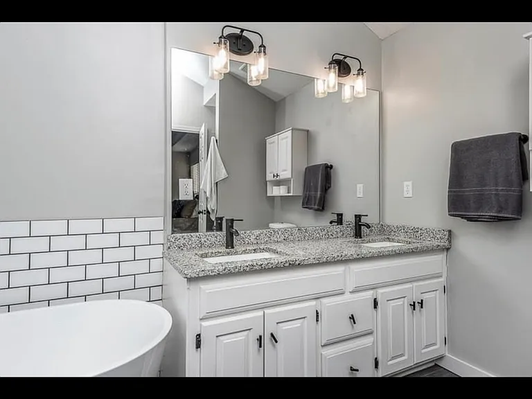 305 W McKinley Ln — Photo 3