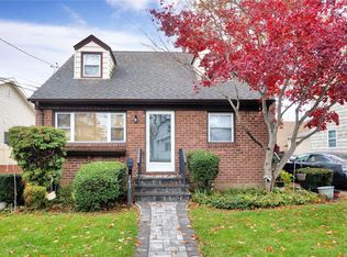 163 Roosevelt Ave, Mineola, NY 11501
