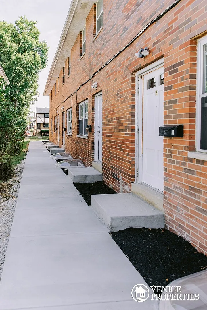 3 Bedroom On OSU Campus — Photo 2