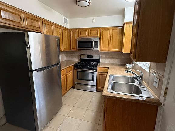 3rd image of 576 Desert View Dr #576