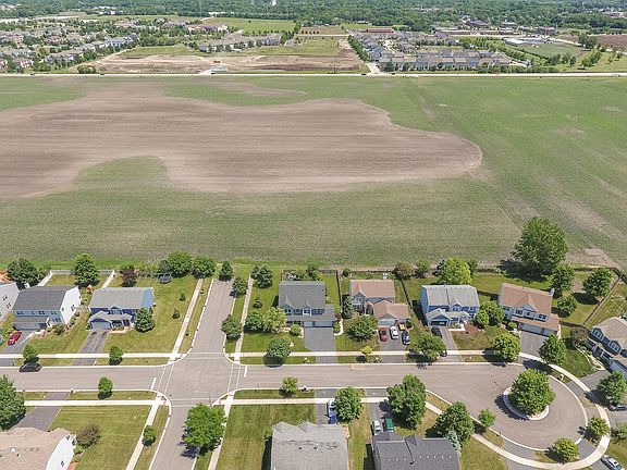 This large, custom built, 5 bedroom home is located on a beautiful premium corner & cul-de-sac lot w