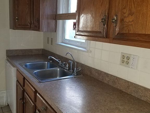 2nd image of 3389 E 147th St