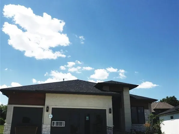 9836 Shady Bend Rd, Lenexa, KS 66227