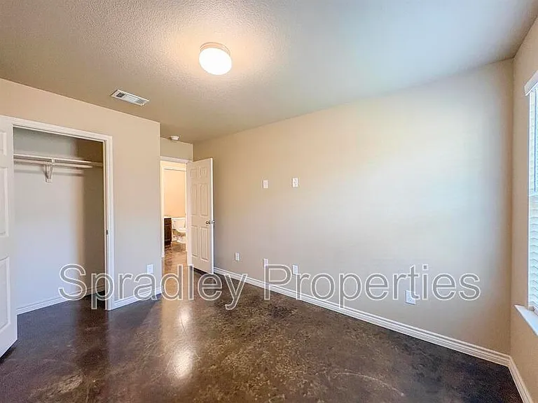 912B Mason Dr — Photo 7