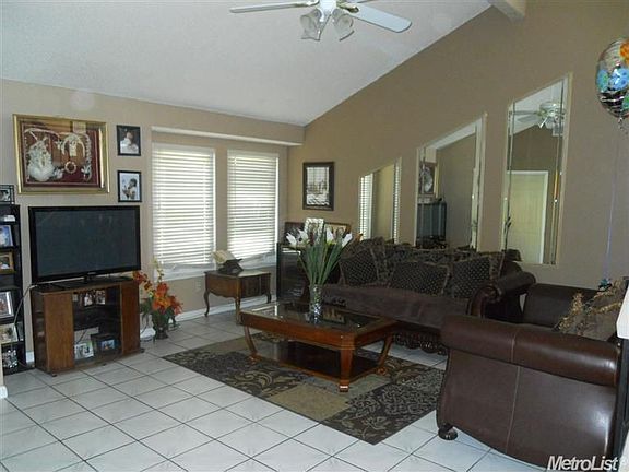 5th image of 23 Tinneil Ct