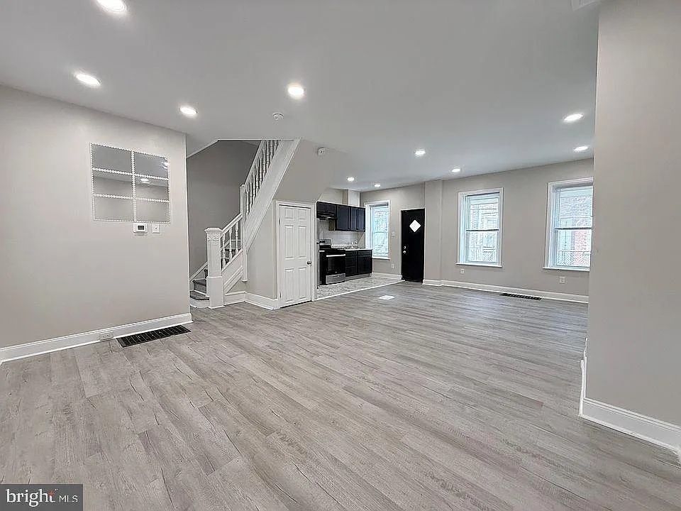 4 bed, 1.0 bath, 1180 sqft, $1,750 — Photo 3