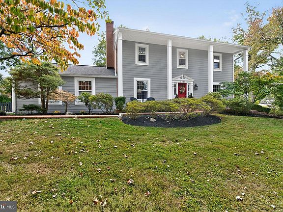 3rd image of 2301 Starcrest Dr