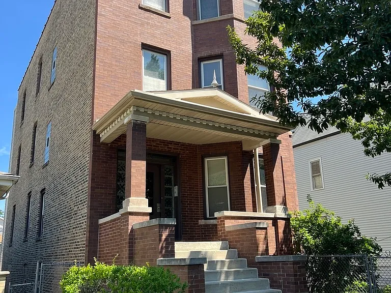 4822 W Berteau Ave #G — Photo 1