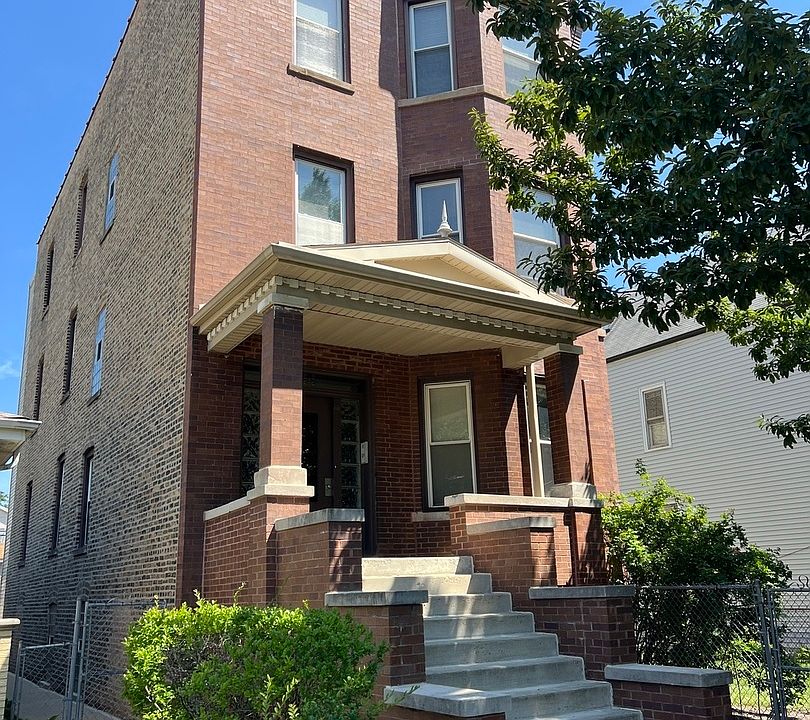 1st image of 4822 W Berteau Ave #G
