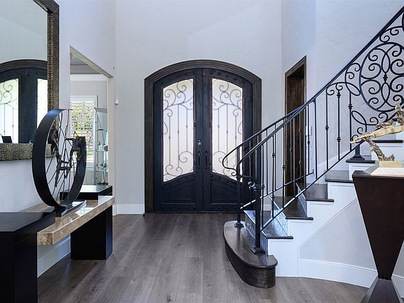 3rd image of 6406 Deloache Ave
