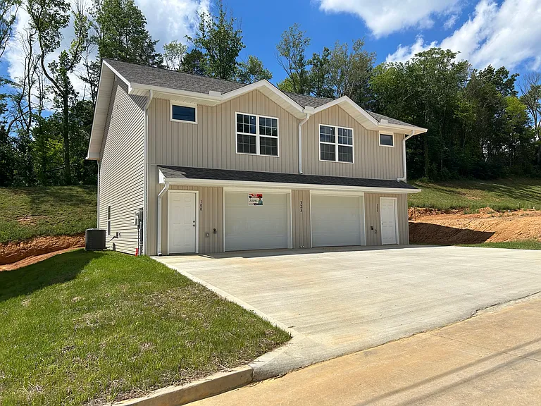 323 Keswick Dr #100 — Photo 13