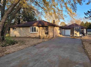 727 Woodfield Rd, Neenah, WI 54956