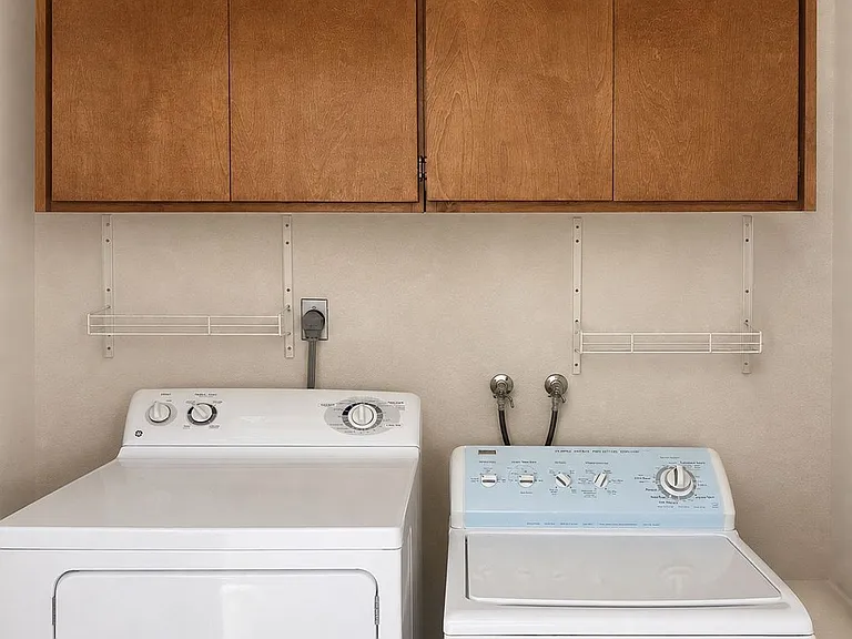 7002 Marsh Way — Photo 4