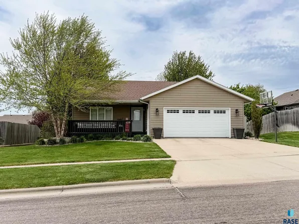 911 Blueridge Rd, Dell Rapids, SD 57022